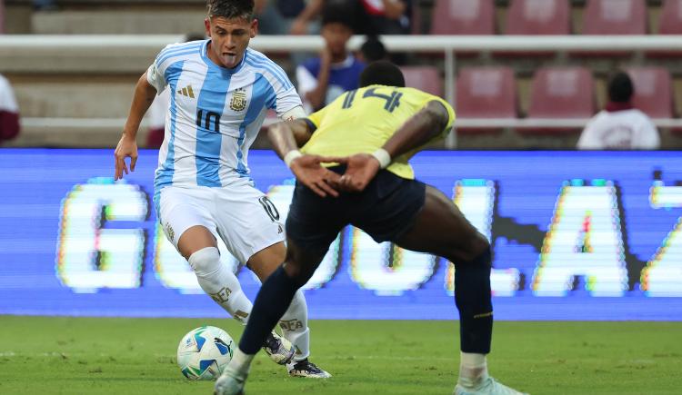 Imagen de Argentina perdonó y cedió el liderazgo del grupo B en el Sudamericano Sub 20