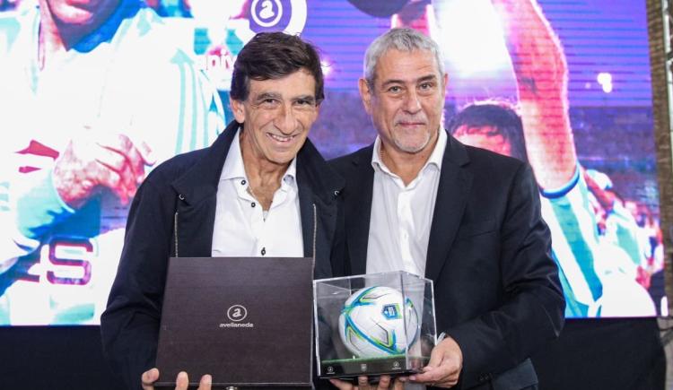 Imagen de Gustavo Costas: homenaje, emoción y la "droga" que le inyectaron al nacer