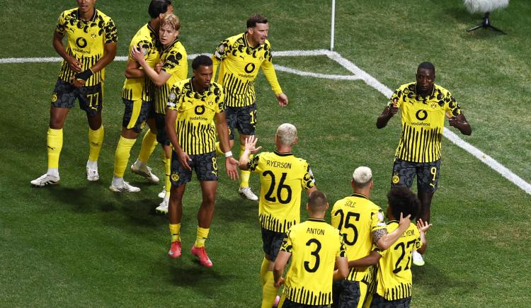 Imagen de Borussia Dortmund venció con sufrimiento a Monterrey y se metió en cuartos