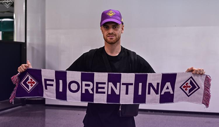 Imagen de Lucas Beltrán y su primera foto como jugador de Fiorentina