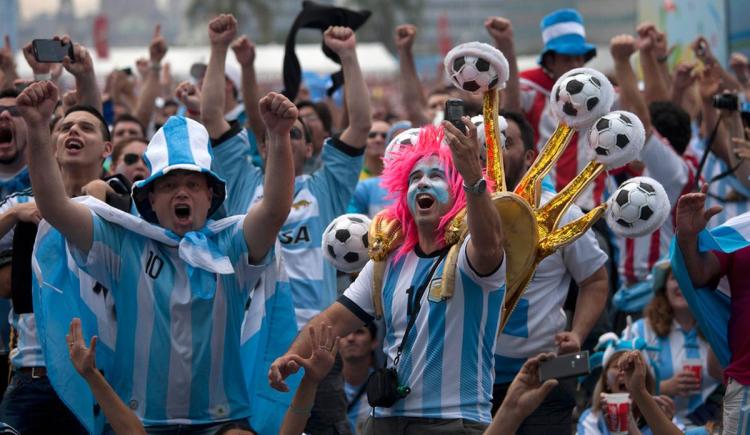 Imagen de Hay dos hinchas argentinos detenidos en Qatar: de qué se los acusa