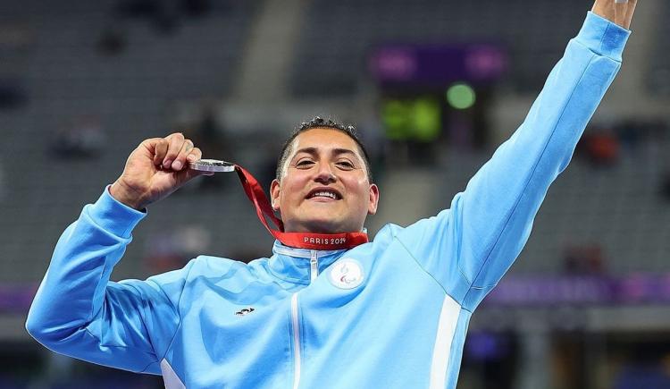 Imagen de Le dio a Argentina la décima medalla paralímpica y le pidió casamiento a su novia