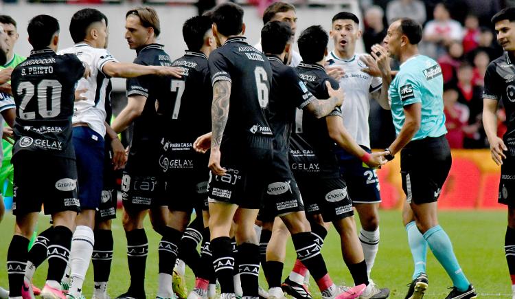 Imagen de El misterio de la amarilla "fantasma" que sacudió La Paternal: ¿jugó inhabilitado Sebastián Prieto en Argentinos Juniors?