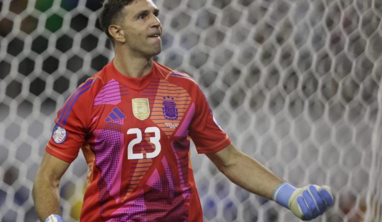 Imagen de El histórico número que alcanzará Dibu Martínez en la Selección Argentina