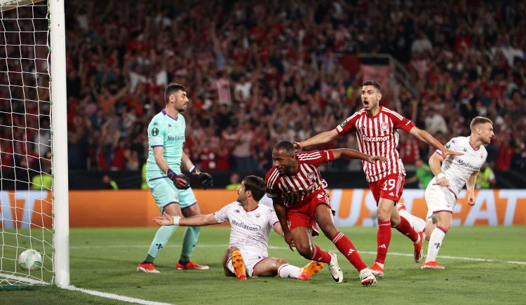 Imagen de Olympiacos venció 1-0 a Fiorentina y obtuvo la Conference League