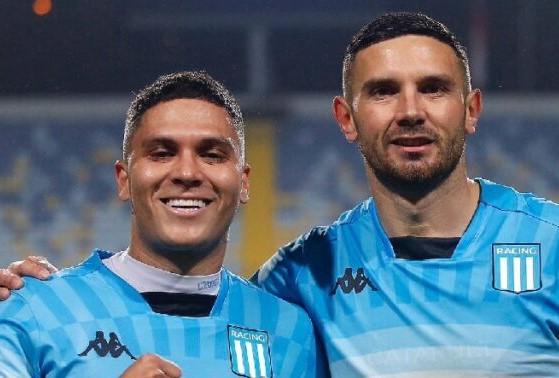 Imagen de Racing, de Maravilla: Adrián Martínez y Juanfer Quintero, dos figuras clave