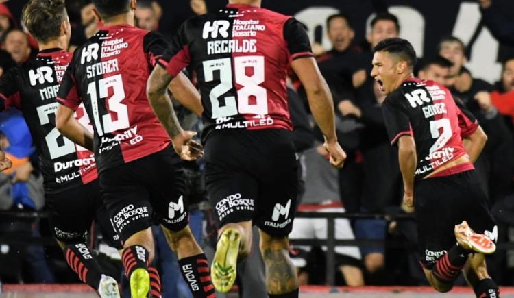 Imagen de Newells volvió a ganar y se cortó en el primer puesto