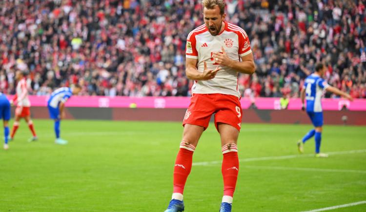 Imagen de Show de Harry Kane: hat-trick y gol de mitad de cancha en la aplastante victoria del Bayern