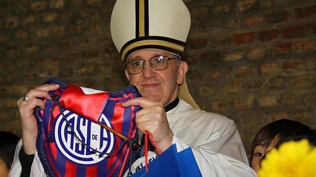 Imagen de El día que Basile echó al Papa Francisco del vestuario de San Lorenzo: "Sacalo que es mufa".