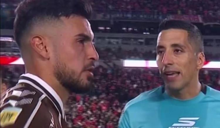 Imagen de La insólita reacción del capitán de Platense, enojado con el árbitro
