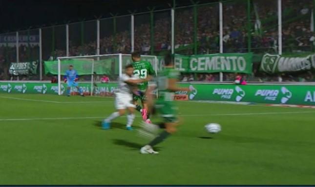 Imagen de El gol que le anularon a Sarmiento ante Boca: ¿hay polémica?