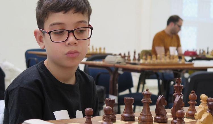 Imagen de Un joven ajedrecista argentino le ganó al número 1 del mundo