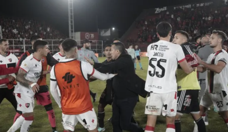 Imagen de Exclusivo: Qué dice el informe del árbitro sobre los incidentes entre Newell's y Riestra