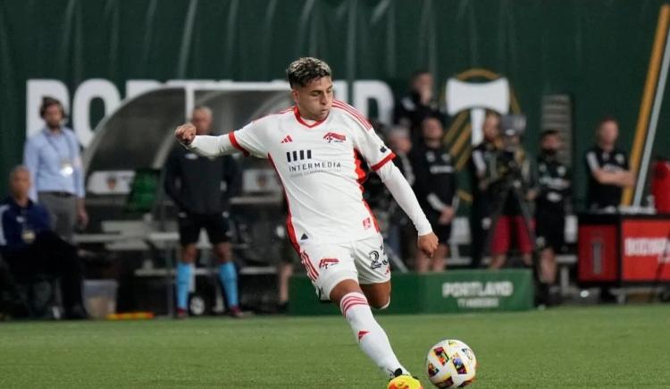 Imagen de La pinchó de afuera del área: el golazo de López Muñoz en la MLS