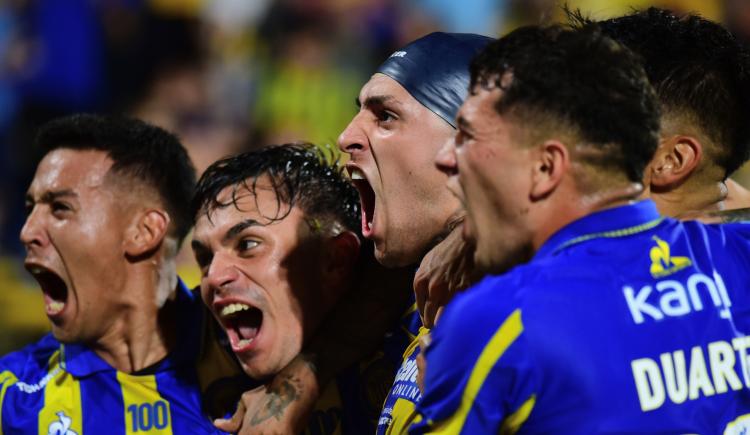 Imagen de Agónico triunfo 2-1 de Rosario Central sobre Sarmiento en la vuelta de Di María