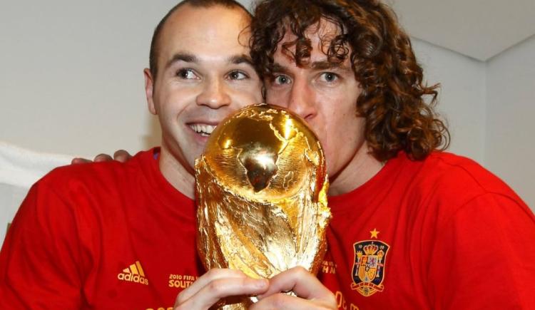 Imagen de Del amor al odio hay un like: un posteo de San Valentín desató polémica en el plantel campeón del Mundo 2010