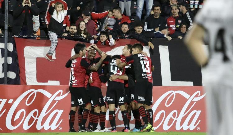 Imagen de Newells goleó a Blooming y lidera su grupo