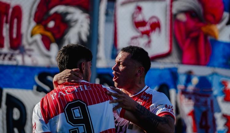 Imagen de Morón lo abrió con un blooper de Ferro y luego fue una aplanadora para recortar la distancia