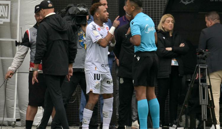 Imagen de Neymal: cambio por error, problemas físicos y derrota de Santos