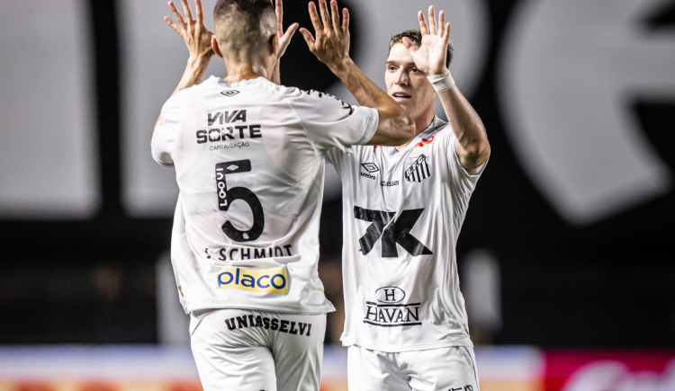 Imagen de El primer gol de Benjamín Rollheiser no le alcanzó a Santos para salir de la crisis