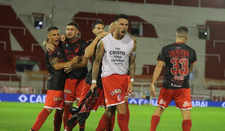 Imagen de Barracas y un triunfo agónico ante Huracán en un final con el VAR como protagonista