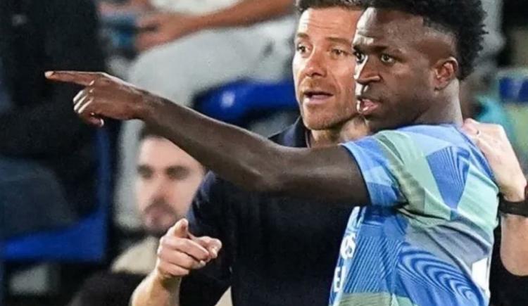 Imagen de Xabi Alonso rompió el silencio y dio detalles sobre su charla con Vinicius