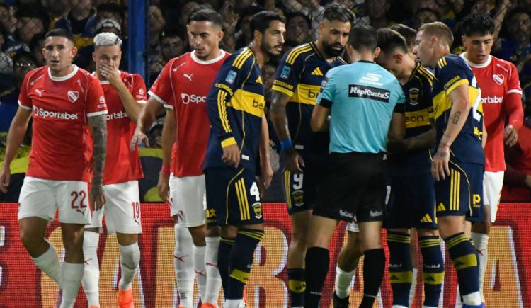 Imagen de La polémica dijo presente en La Bombonera: los reclamos de Boca e Independiente