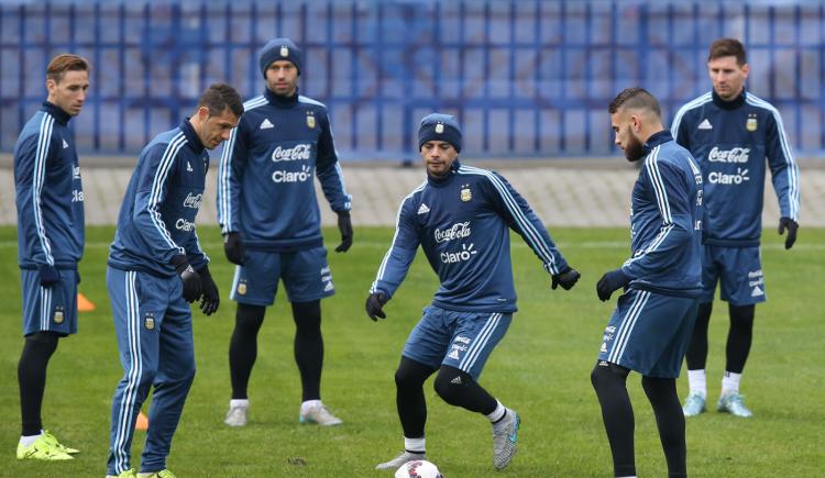 Imagen de Calzas térmicas, gorros, guantes y mucha confianza en el regenerativo de la Selección