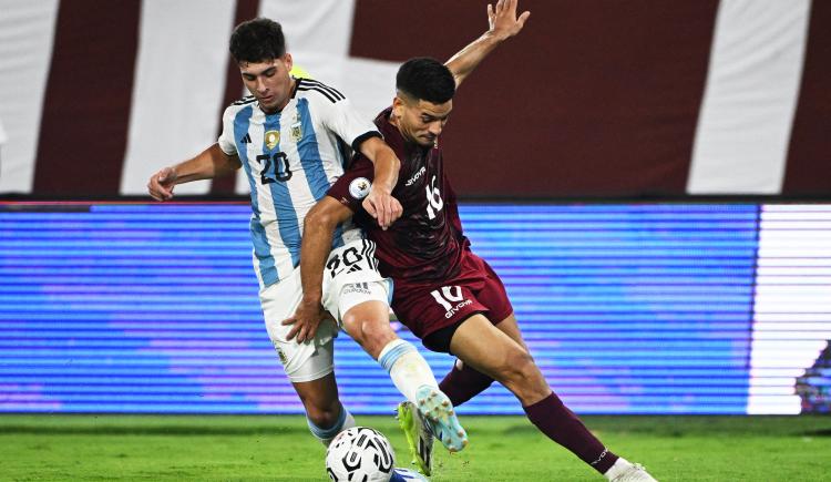 Imagen de Polémico empate entre Argentina y Venezuela