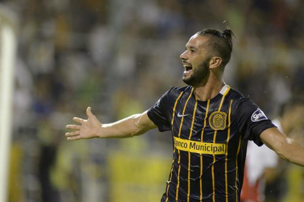 Imagen de Larrondo se acerca a River