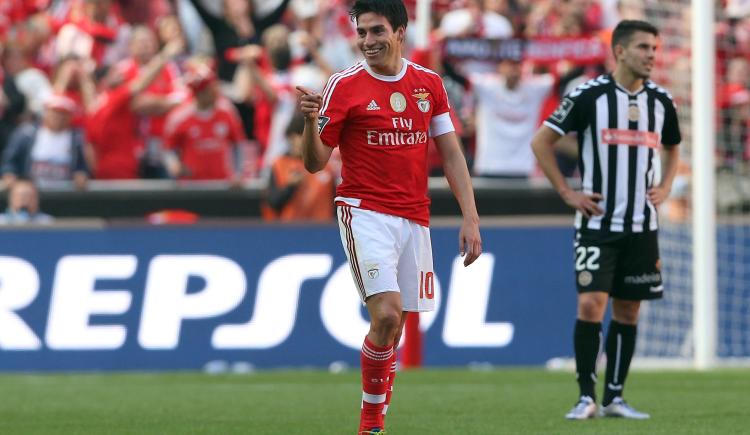 Imagen de Nico Gaitán, de socio de Riquelme a reemplazante de Messi