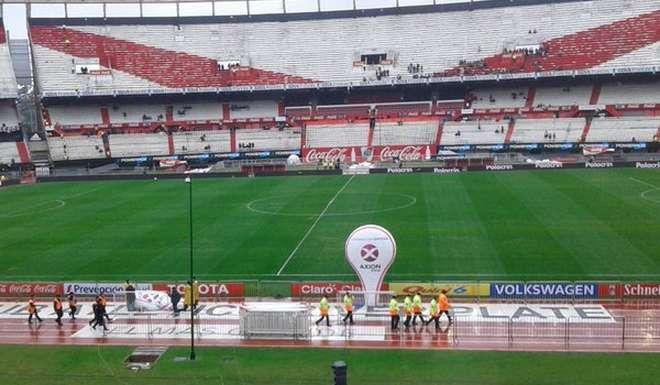 Imagen de Cancha mojada: ideal para los rapiditos de Lanús y San Lorenzo