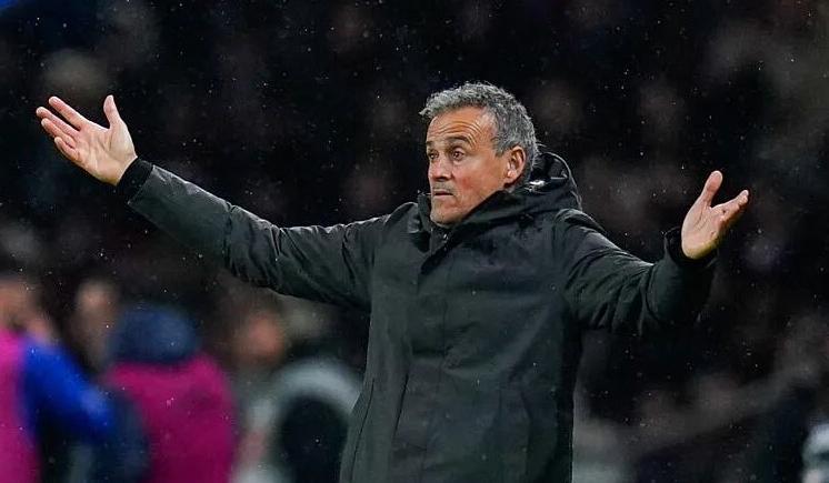 Imagen de Luis Enrique, en llamas: "El fútbol es una mierda"