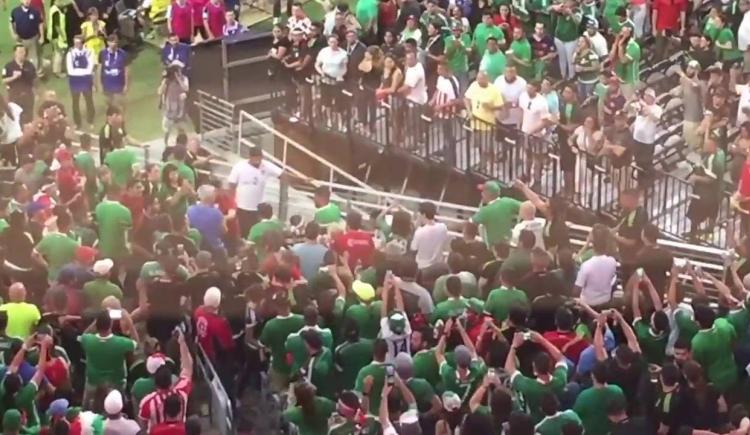 Imagen de Agredieron a la mujer de Carlos Sánchez en la tribuna