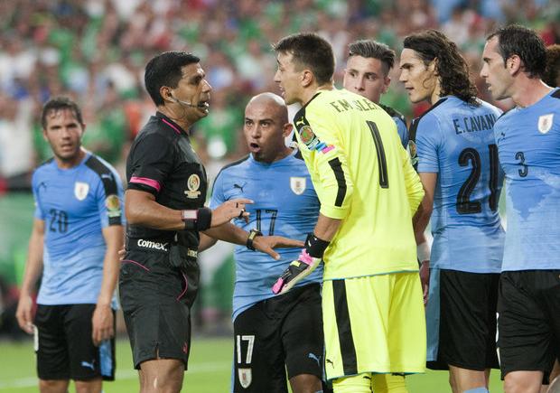 Imagen de Muslera, duro contra el juez de línea