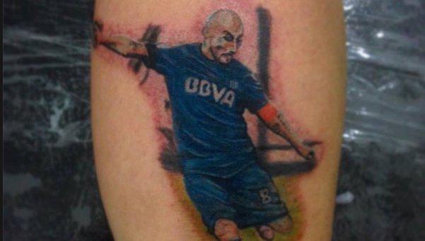 Imagen de El hincha que inmortalizó en su piel el golazo de Guiñazú