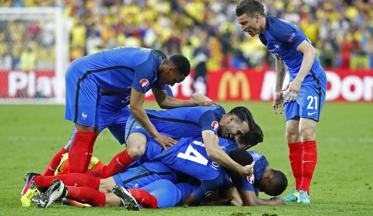 Imagen de Francia derrotó 2 a 1 a Rumania sobre el final del partido
