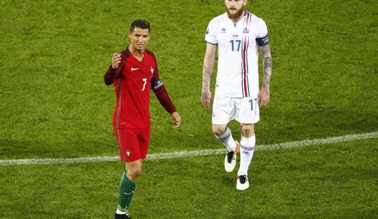 Imagen de Jugador islandés revela verdad sobre "polémico" diálogo con Cristiano Ronaldo