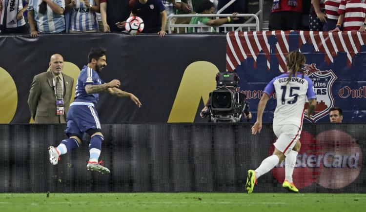 Imagen de VIDEO | Asistencia de Messi, gol de Lavezzi