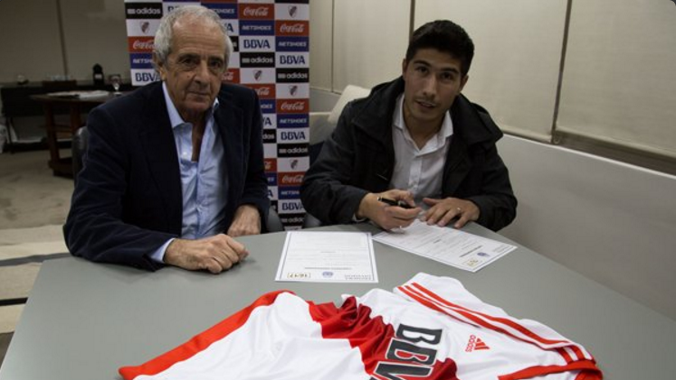 Imagen de Luciano Lollo firmó su contrato con River