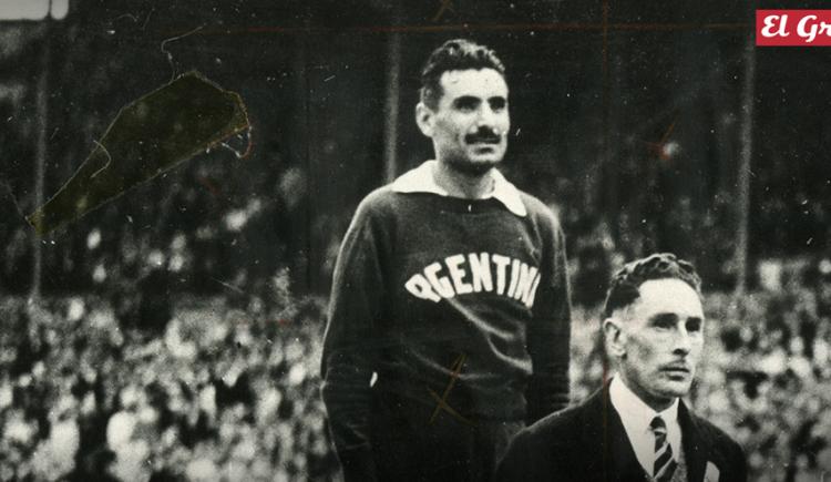 Imagen de 1948. Delfo escucha su Himno en Londres.