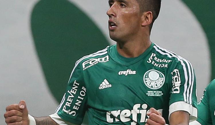 Imagen de Lucas Barrios se queda en Palmeiras