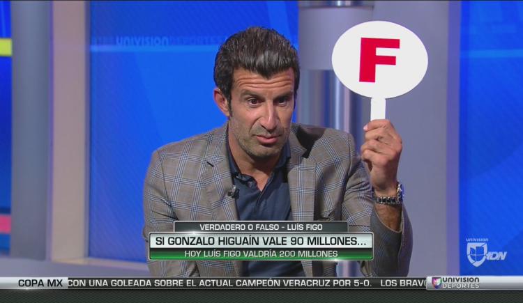 Imagen de Tenso cruce entre Stoichkov y Figo
