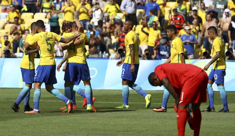 Imagen de Fútbol: Brasil goleó y es finalista