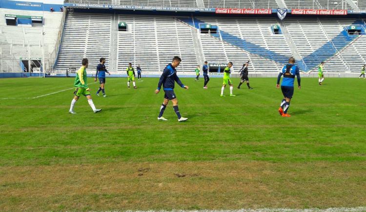 Imagen de Vélez y Defensa, igualaron en partido de práctica