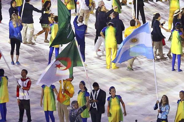 Imagen de Pareto, la abanderada argentina en la ceremonia de clausura