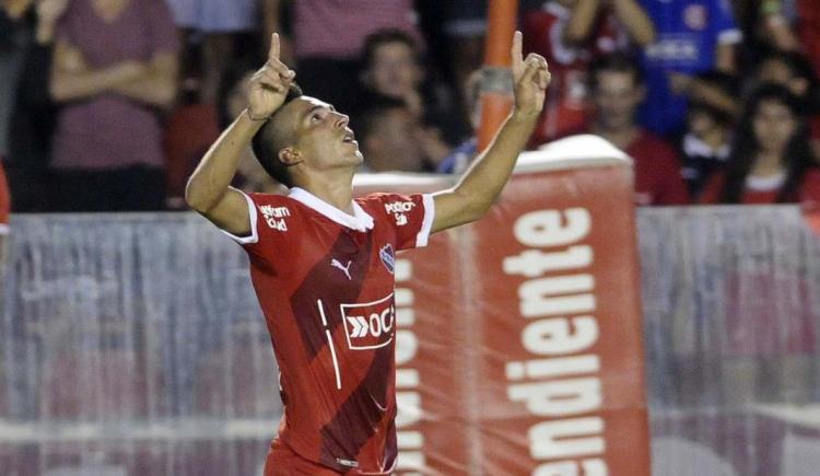 Imagen de Se confirmó lo peor: Leandro Fernández sufrió una rotura del ligamento en la rodilla derecha