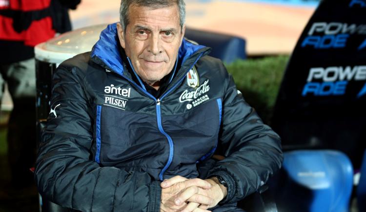 Imagen de Tabárez, más ofensivo para jugar con Paraguay