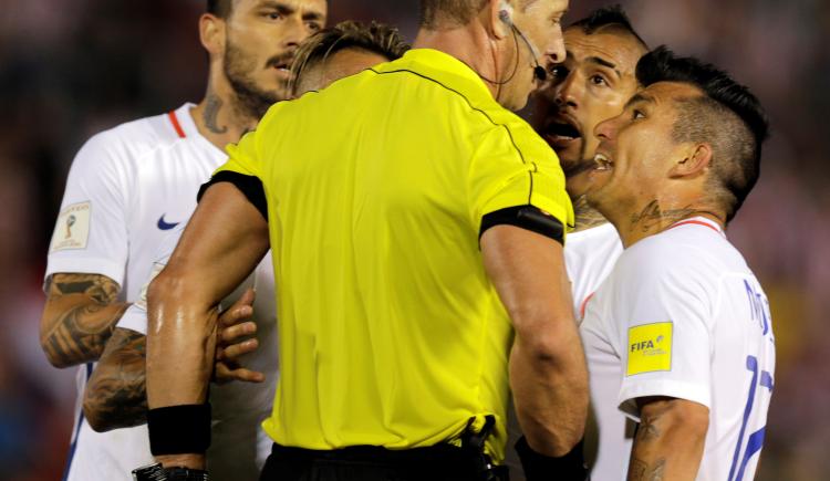 Imagen de La sanción que le darían a Gary Medel por insultar a Pitana