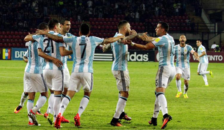 Imagen de Uno por uno, los puntajes: Otamendi, Pratto y Di María, abanderados de la resurrección